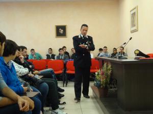 Il ten. Iacovacci e gli studenti dell'Enaip Novara